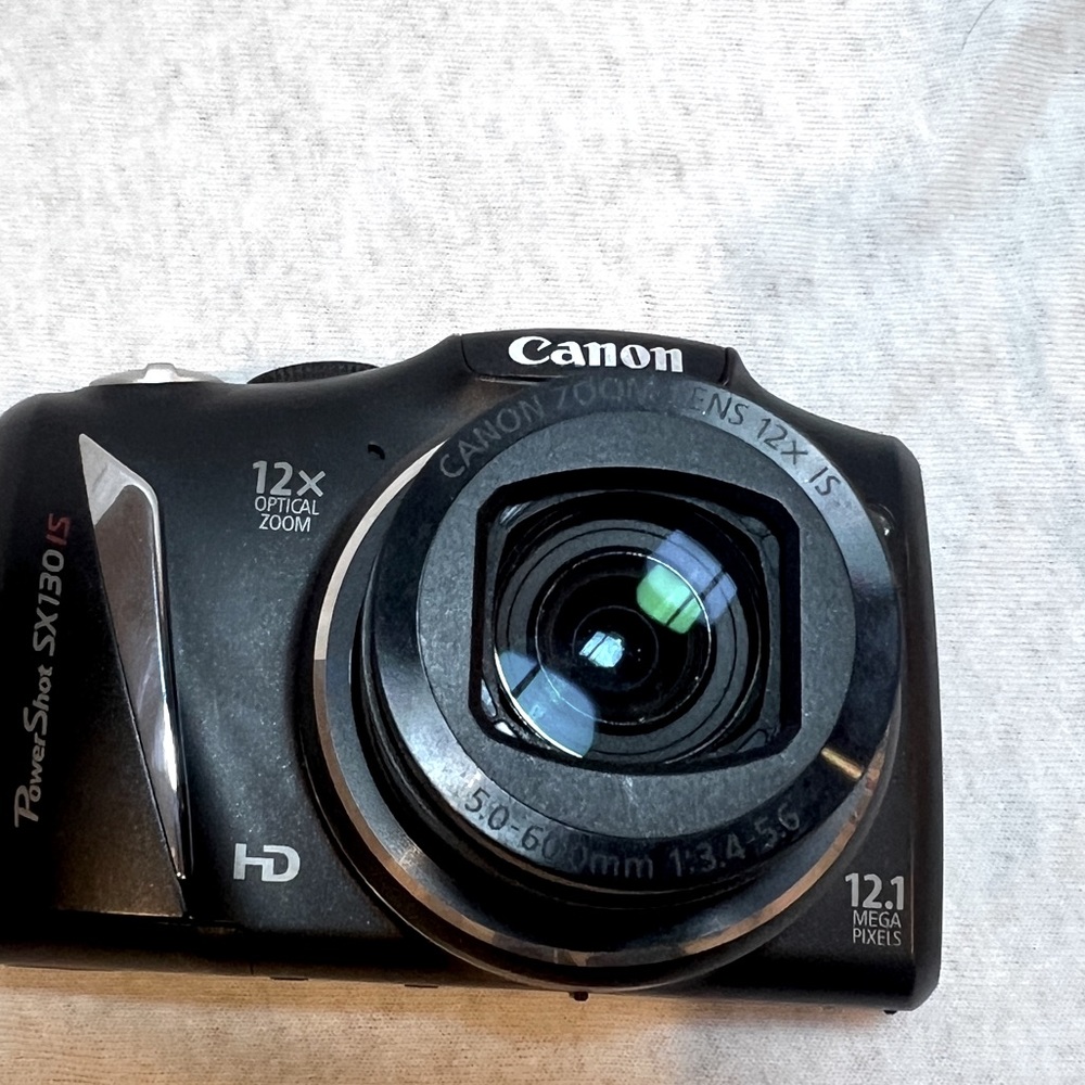 Canon PowerShot 12 MP 12x Optical AA Batteries Digital Camera SX130 IS PC1562